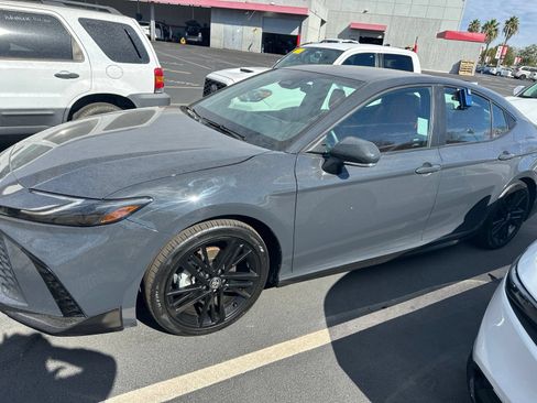 Used 2025 Toyota Camry XSE FWD image 2