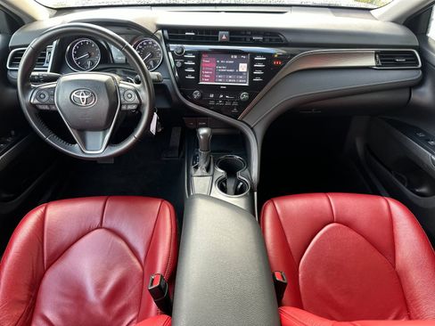 Used 2020 Toyota Camry SE image 12