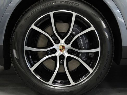 New 2026 Porsche Cayenne AWD/4WD image 9