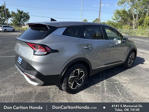 Used 2023 Kia Sportage LX FWD image 4