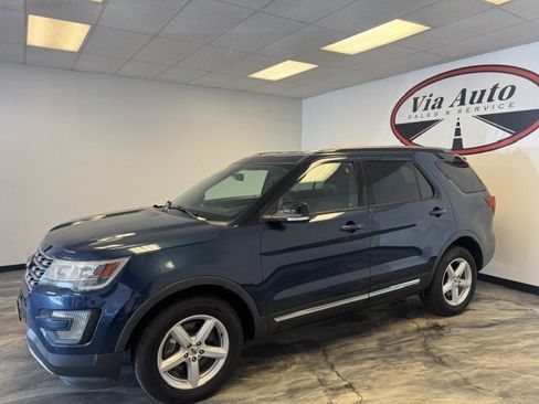Used 2017 Ford Explorer XLT w/ Equipment Group 202A AWD/4WD image 6
