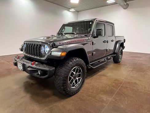 Used 2024 Jeep Gladiator Rubicon w/ Convenience Group AWD/4WD image 40