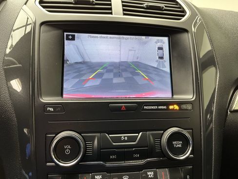 Used 2019 Ford Explorer XLT w/ Equipment Group 202A AWD/4WD image 6