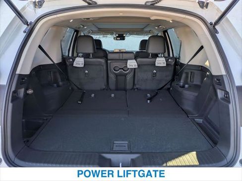 New 2025 Honda Pilot Touring image 23
