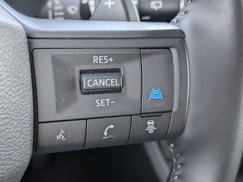 Used 2025 Nissan Rogue SV image 5