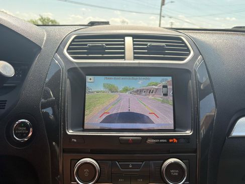 Used 2017 Ford Explorer XLT w/ Equipment Group 202A image 21