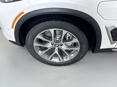 New 2026 BMW X5 xDrive50e image 31