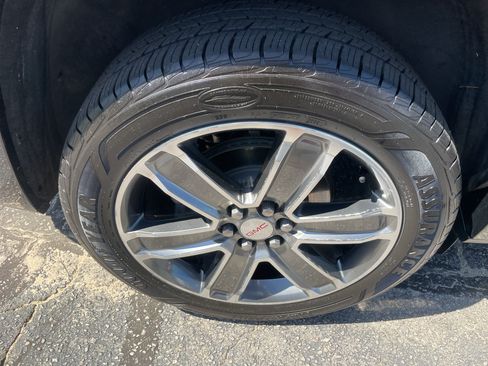 Certified 2019 GMC Acadia Denali FWD image 8