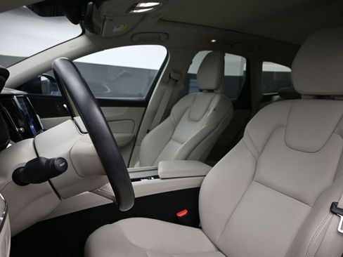 Used 2023 Volvo XC60 B5 Plus w/ Protection Package Premier image 10