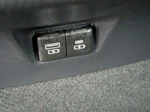 Used 2025 Toyota Camry SE image 24