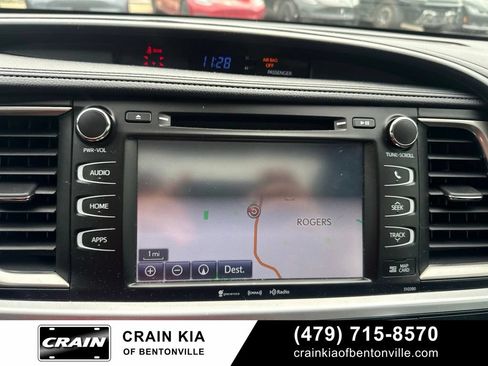 Used 2019 Toyota Highlander SE FWD image 26