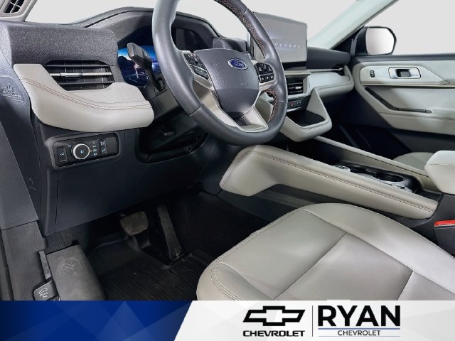 Used 2026 Ford Explorer Active w/ Active Comfort Package AWD/4WD image 9