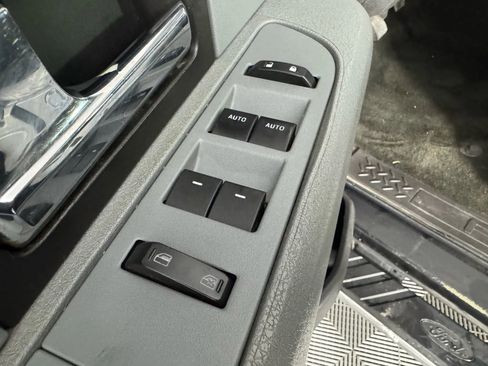 Used 2013 Ford F150 XLT w/ Luxury Equipment Group image 34