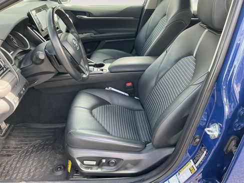 Used 2024 Toyota Camry SE image 9