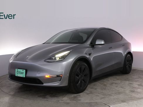 Used 2025 Tesla Model Y Long Range AWD/4WD image 2