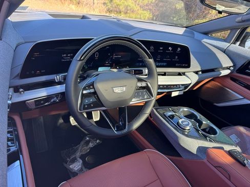 New 2026 Cadillac Optiq Luxury 2 image 3