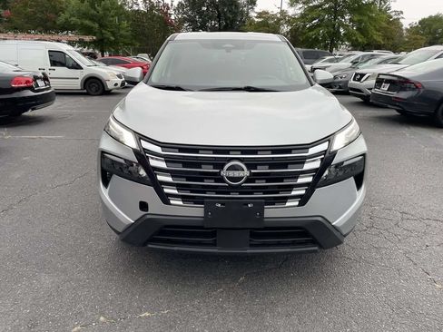 Used 2024 Nissan Rogue SV AWD/4WD image 2