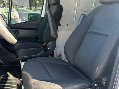 Used 2023 Mercedes-Benz Sprinter 2500 image 12
