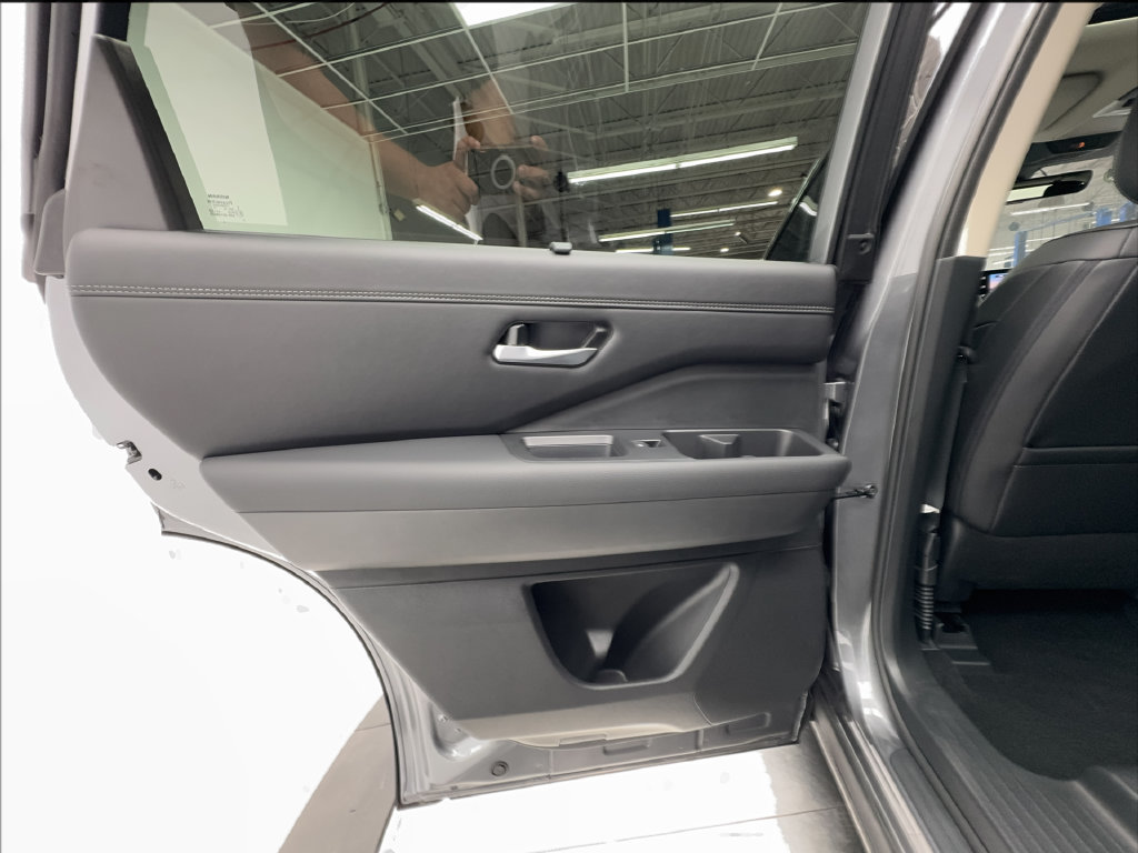 Used 2026 Nissan Pathfinder Platinum w/ Cargo Package FWD image 30