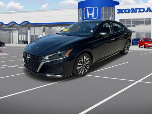 Used 2024 Nissan Altima 2.5 SV image 3