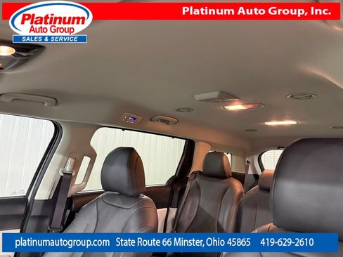 Used 2023 Kia Carnival EX FWD image 14
