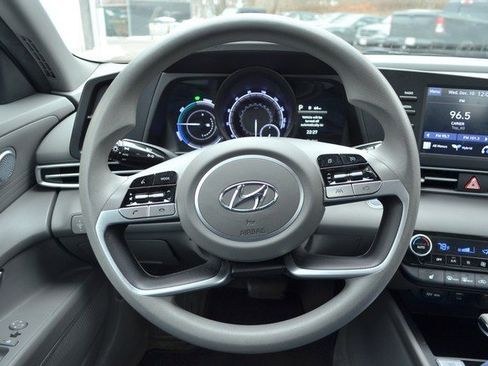 Used 2023 Hyundai Elantra Blue image 19