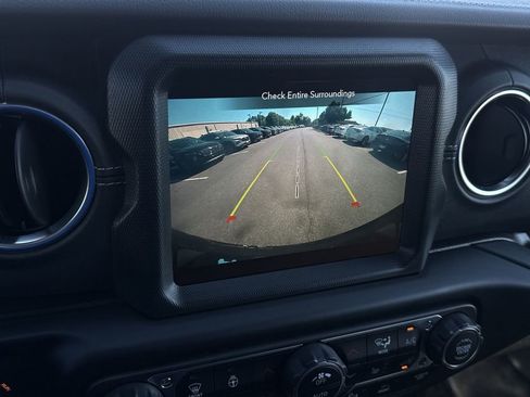 Used 2022 Jeep Wrangler Unlimited Sahara w/ Cold Weather Group AWD/4WD image 19