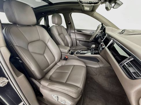 Certified 2025 Porsche Macan AWD/4WD image 30