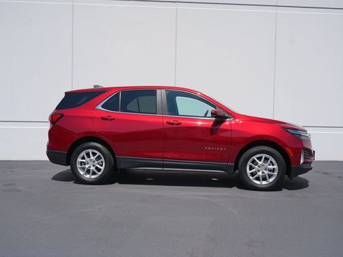 Certified 2022 Chevrolet Equinox LT AWD/4WD image 2