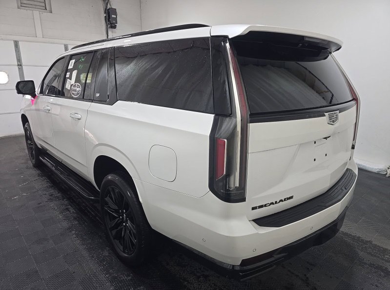 Used 2022 Cadillac Escalade ESV Sport w/ Touring Package AWD/4WD image 4