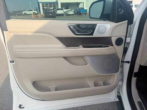 Used 2020 Lincoln Navigator Reserve w/ Equipment Group 208A Reserve AWD/4WD image 23