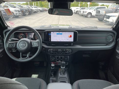 Used 2024 Jeep Wrangler Unlimited Rubicon AWD/4WD image 15