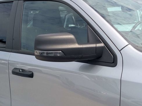 Used 2025 RAM 1500 4x4 Crew Cab image 9