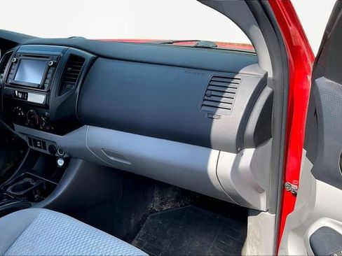 Used 2014 Toyota Tacoma PreRunner w/ Convenience Package image 17