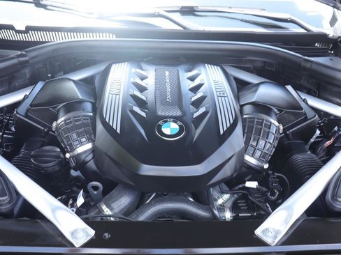 Used 2022 BMW X6 M50i AWD/4WD image 40