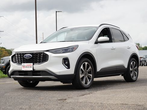 Used 2023 Ford Escape Platinum w/ Premium Technology Package image 8