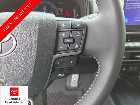 Used 2025 Toyota Camry SE FWD image 30