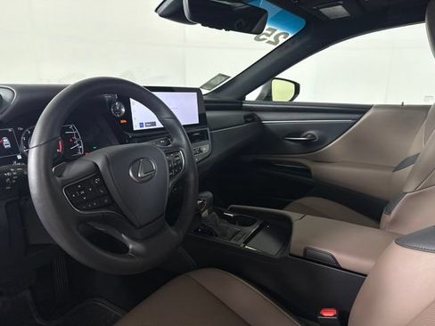 Used 2025 Lexus ES 350 w/ Premium Package FWD image 4