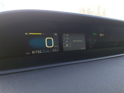 Used 2017 Toyota Prius Two image 22
