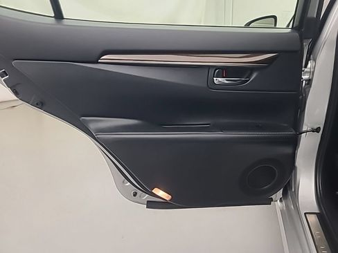 Used 2015 Lexus ES 350 w/ Luxury Package FWD image 16