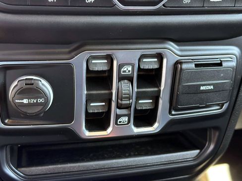 Used 2020 Jeep Gladiator Sport w/ Quick Order Package 24S AWD/4WD image 19