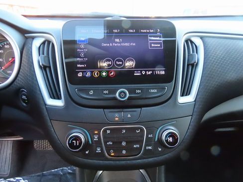 Used 2024 Chevrolet Malibu LT image 25