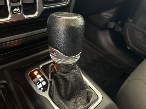 Used 2023 Jeep Gladiator Sport image 8