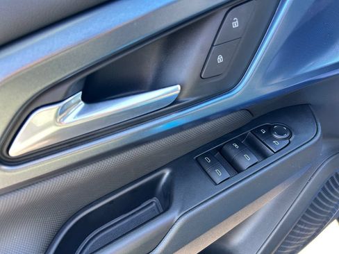 Used 2026 Chevrolet Equinox EV LT w/ LPO, Blackout Package FWD image 11
