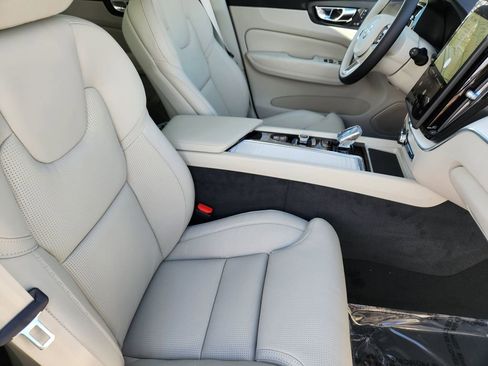 New 2026 Volvo XC60 B5 Ultra w/ Climate Package image 4
