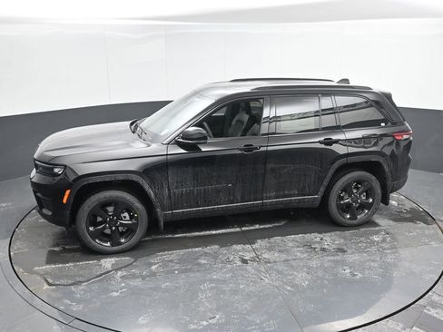 New 2025 Jeep Grand Cherokee Altitude image 33