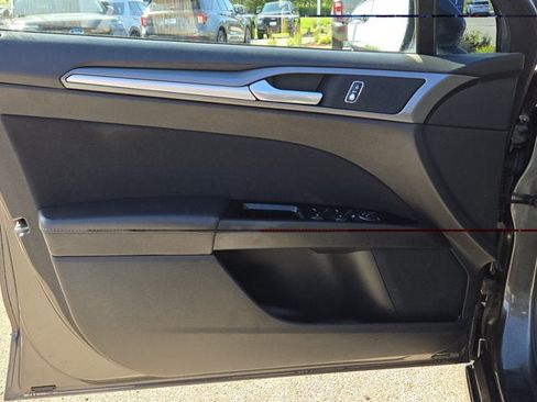 Used 2016 Ford Fusion SE FWD image 17