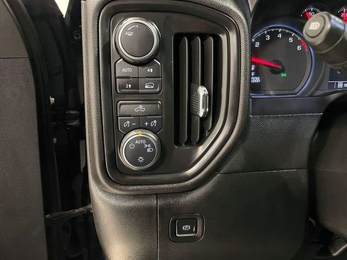 Used 2022 Chevrolet Silverado 1500 Custom image 18