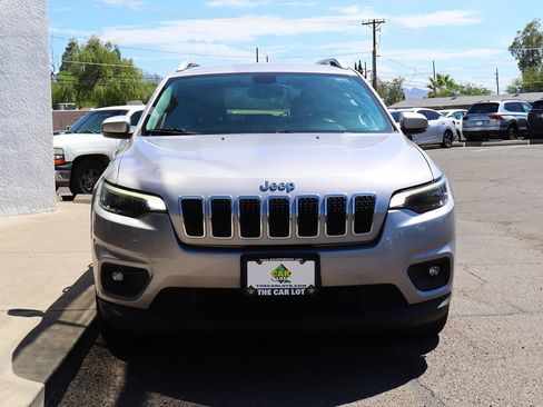 Used 2019 Jeep Cherokee Latitude Plus w/ Comfort/Convenience Group FWD image 16