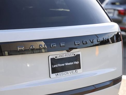 New 2026 Land Rover Range Rover Long Wheelbase SE image 10